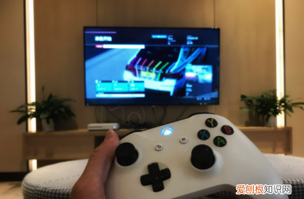 手柄怎样连接电视玩游戏，怎么在电视上玩手柄游戏最新方法