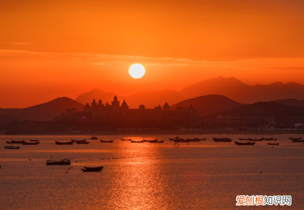 最美不过夕阳红下一句，最美不过夕阳红的前一句