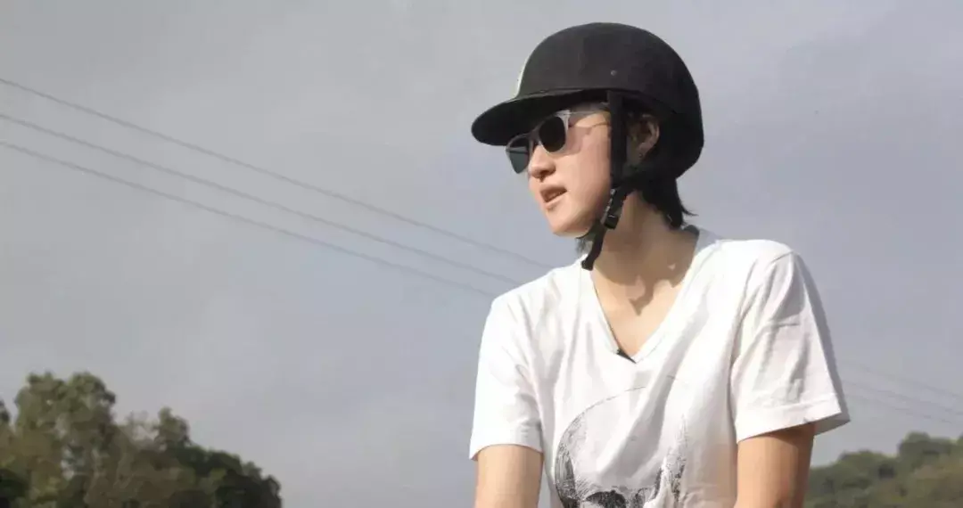 同是成龙亲骨肉，把房祖名和吴卓林一比，差距就出来了