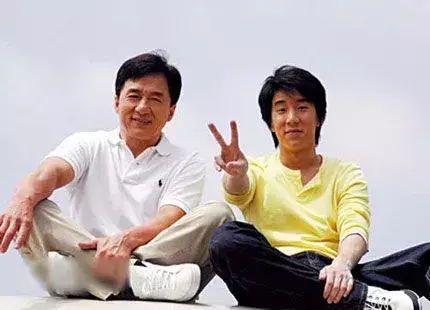 同是成龙亲骨肉，把房祖名和吴卓林一比，差距就出来了