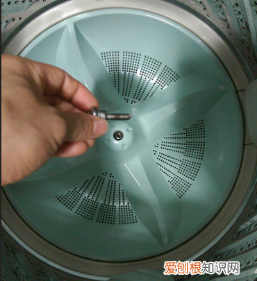 洗衣机底座怎么拆，洗衣机底盘怎么拿出来清洗