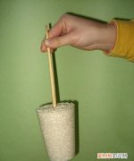 筷子提米实验视频，如何做筷子提米小实验