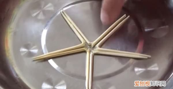 筷子提米实验视频，如何做筷子提米小实验