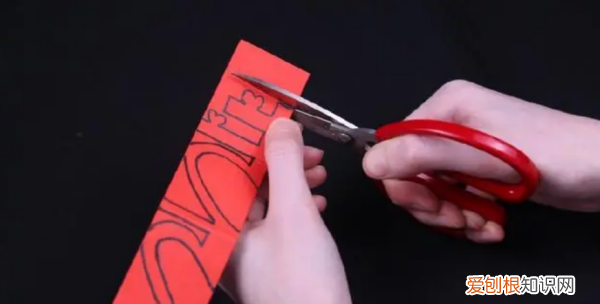 新年剪纸怎么做最简单，剪纸——怎么剪“元旦”两字