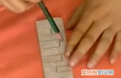 新年剪纸怎么做最简单，剪纸——怎么剪“元旦”两字