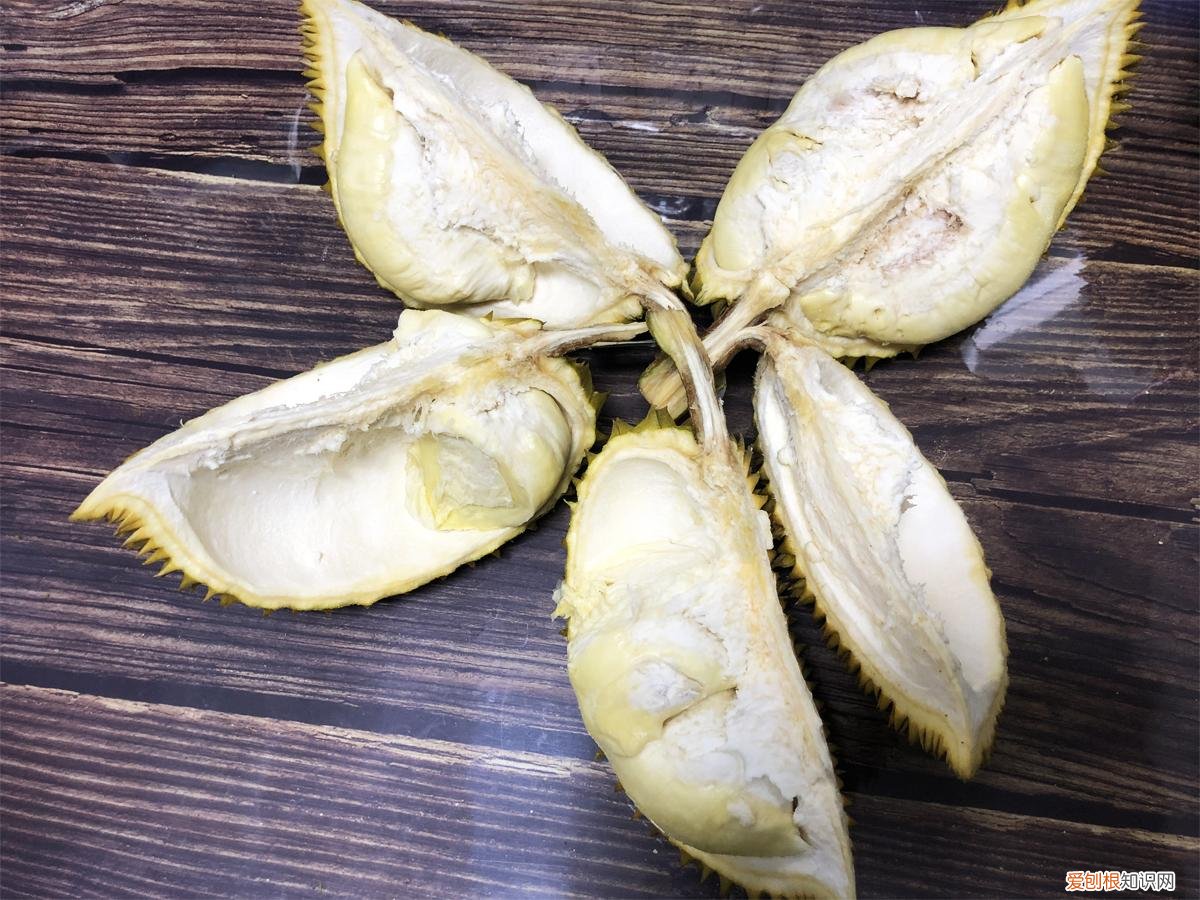 榴莲怎么挑选才肉多多 榴莲怎么选择