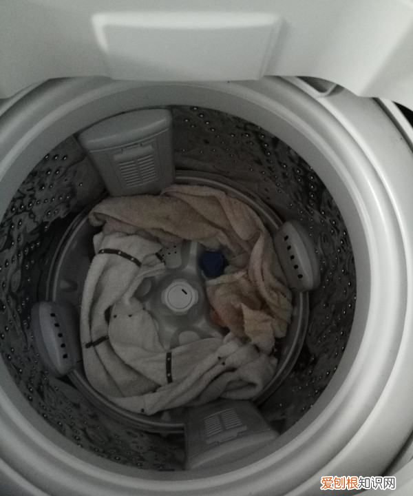 如何使用自动洗衣机脱水，全自动洗衣机如何脱水甩干