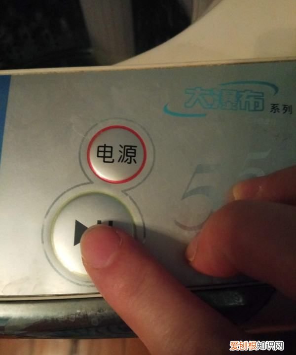 如何使用自动洗衣机脱水，全自动洗衣机如何脱水甩干