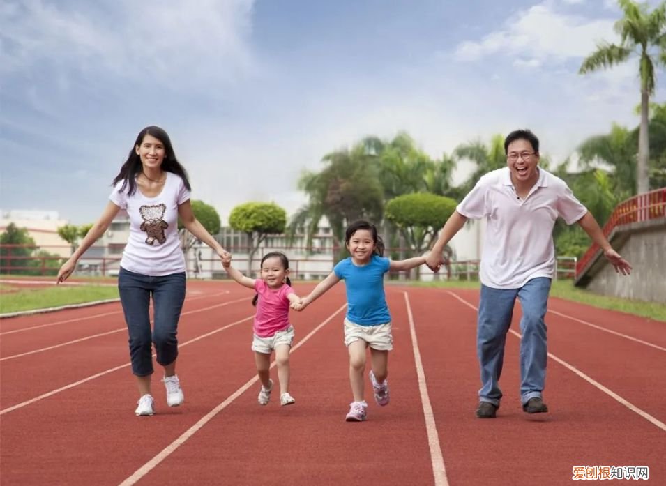 南宁5岁男孩被父母滞留在幼儿园,父亲说不是他的孩子