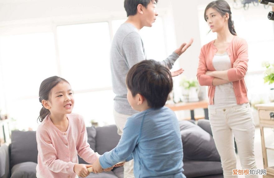 南宁5岁男孩被父母滞留在幼儿园,父亲说不是他的孩子