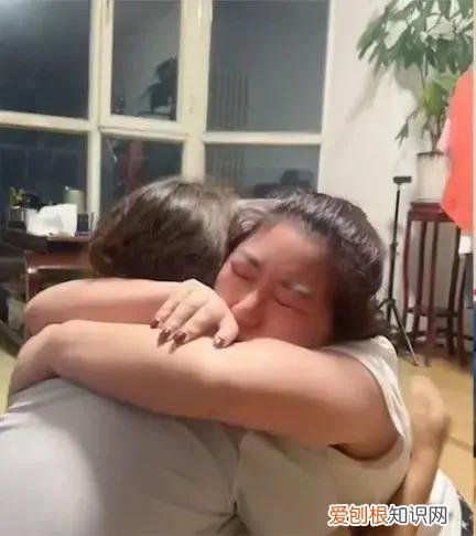 女子喝醉后冲婆婆磕头一番话让人泪目,网友：深有感触