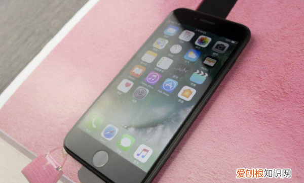 苹果2快充发热正常，苹果12充电发热正常吗