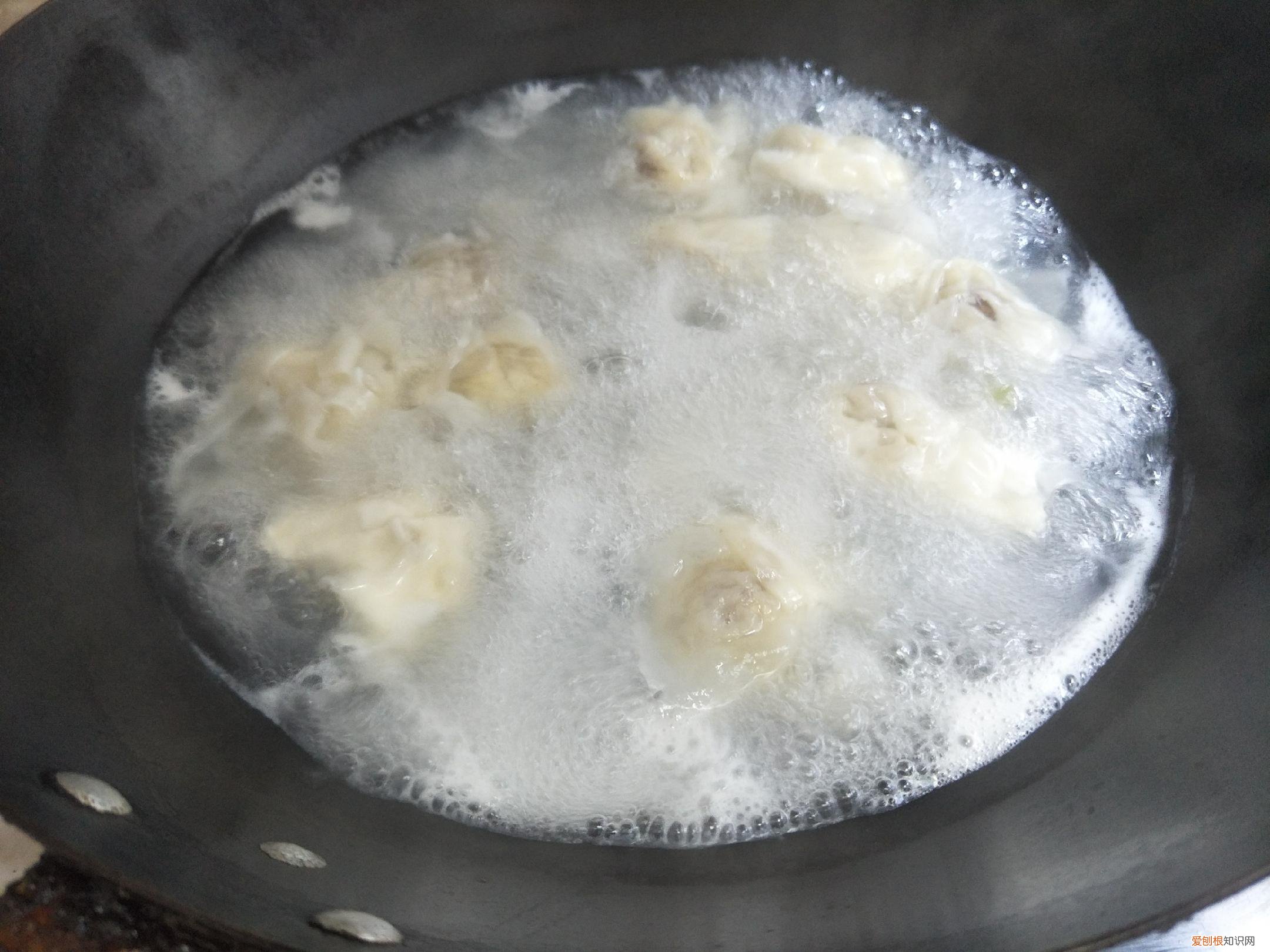 煮速冻馄饨用冷水还是热水