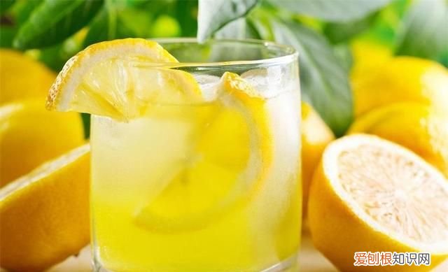 柠檬水的正确泡法美白 柠檬水怎么喝美白