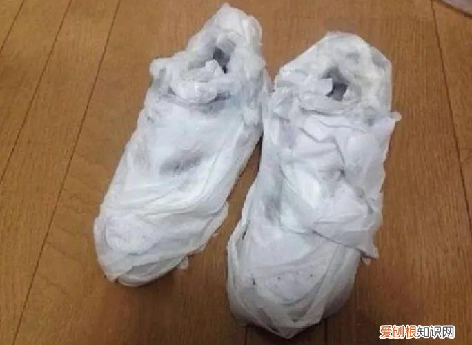 白色的鞋子用什么清洗更白