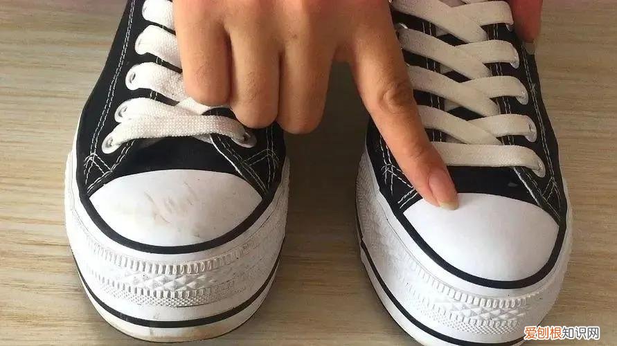 白色的鞋子用什么清洗更白