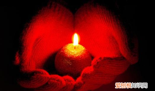 简短的劝节哀的句子，朋友亲人去世了如何安慰