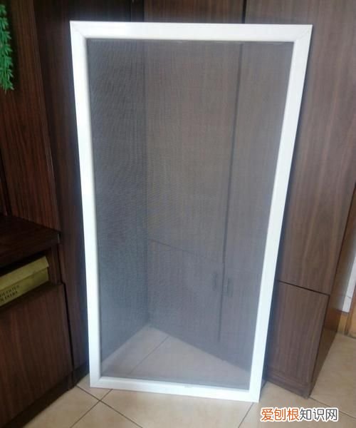 厨房里的油纱窗用什么来洗 如何去除厨房里的油纱窗