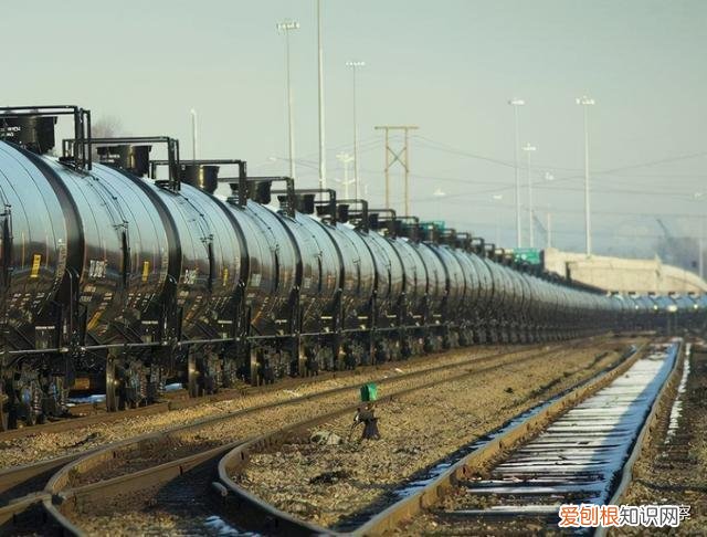 石油是可再生资源吗,中国一年用多少吨石油