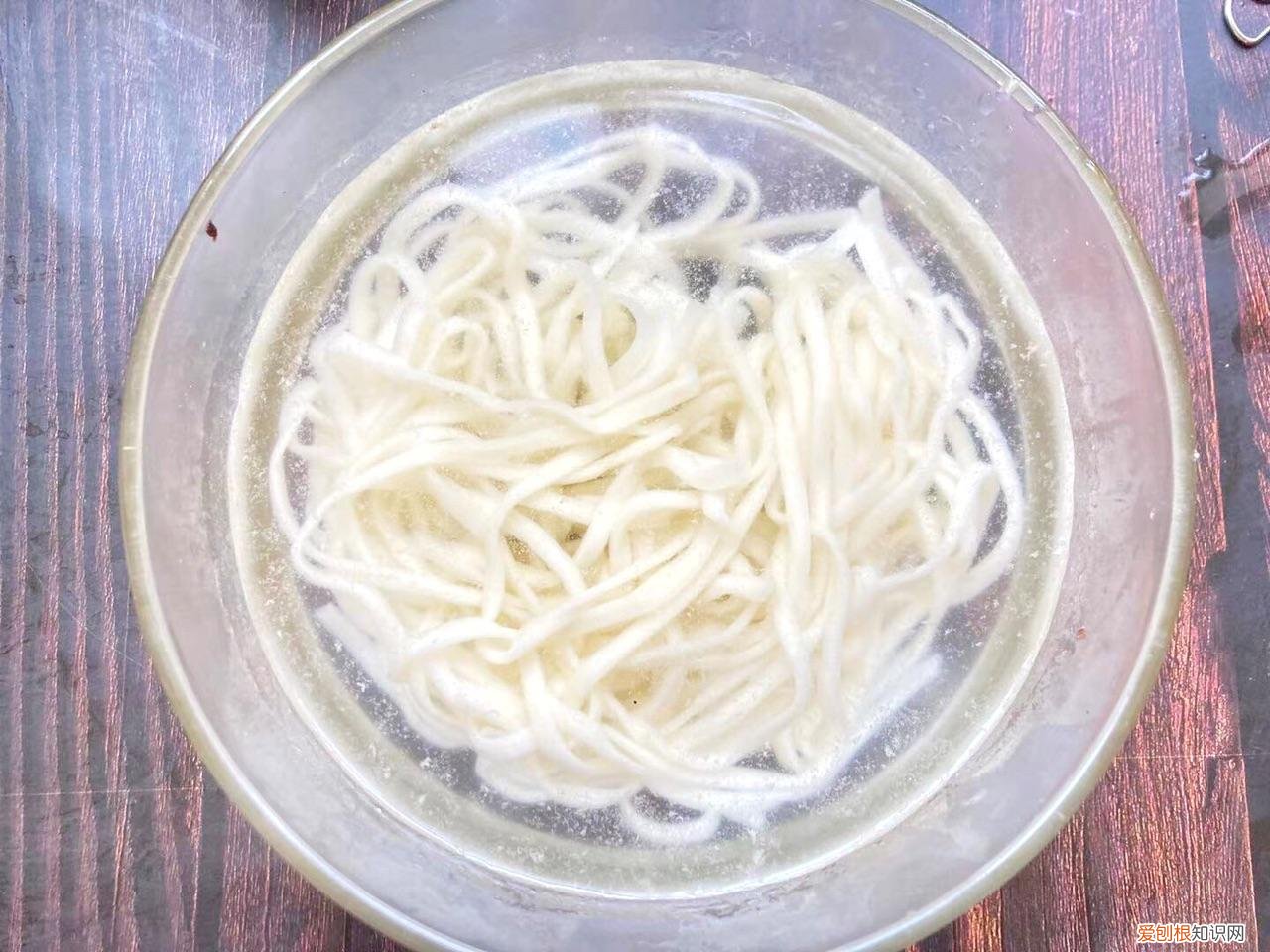 炸酱面怎么做好吃,炸酱面配什么菜一起吃