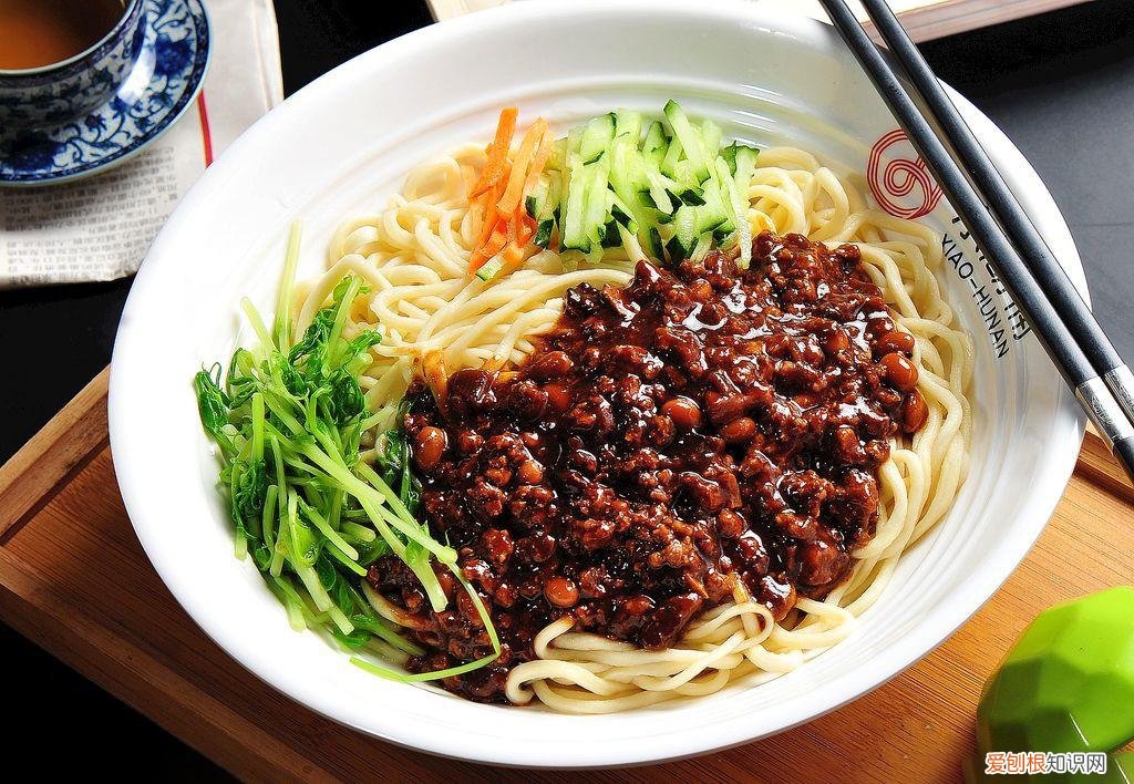 炸酱面怎么做好吃,炸酱面配什么菜一起吃