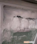 冰箱冰冻层结冰厉害怎么办快速 冰箱冷冻室结冰严重快速处理的方法