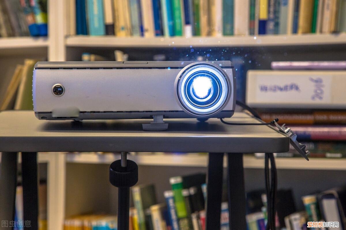 投影仪怎么使用,投影仪怎么打开按键