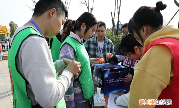 大学生如何投身道德实践