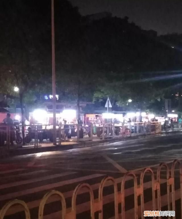 看了这些,你还敢吃路边摊吗英语