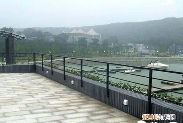 建筑设计中女儿墙高度是否有规范要求