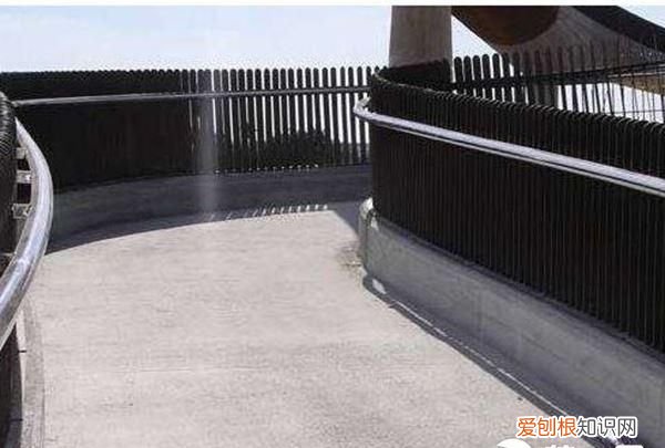 建筑设计中女儿墙高度是否有规范要求