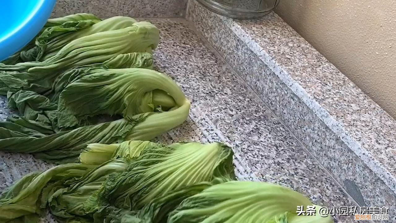 开水烫的酸菜的做法 最简单的酸菜腌制方法