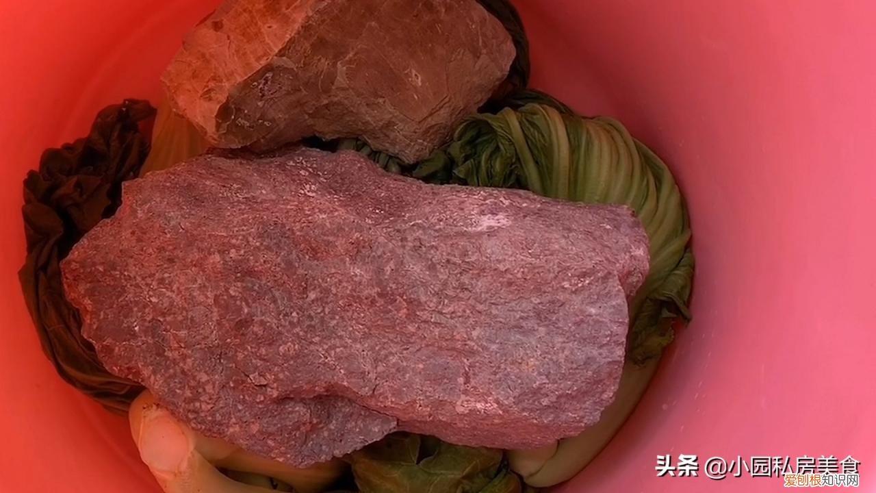 开水烫的酸菜的做法 最简单的酸菜腌制方法