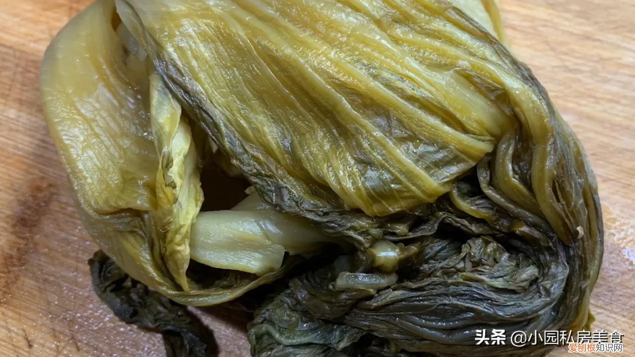 开水烫的酸菜的做法 最简单的酸菜腌制方法