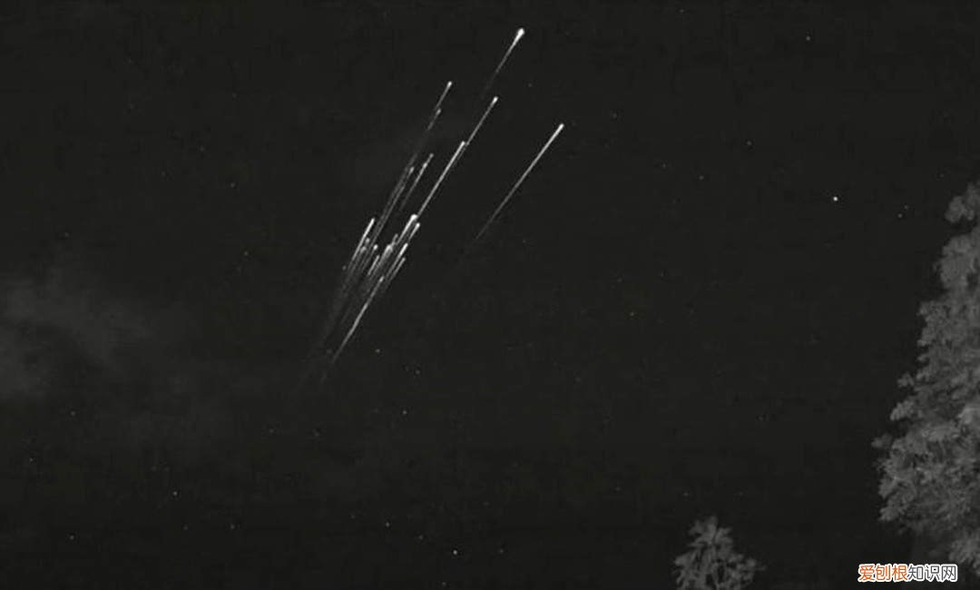 美国发射49颗星链卫星，一下子坠毁40颗，原因不简单
