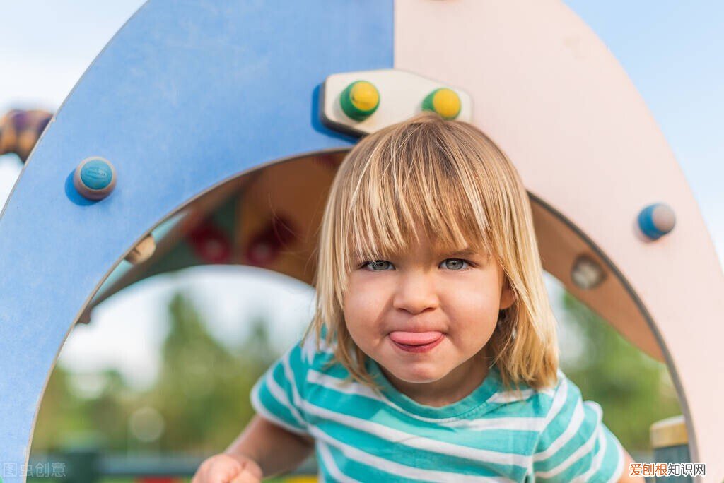 舌头中间发黑是怎么回事