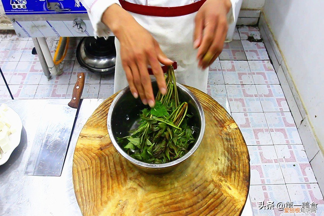 春暖花开，正是食用香椿的大好时光，请问香椿有哪些食用方法呢 香椿怎么做好吃