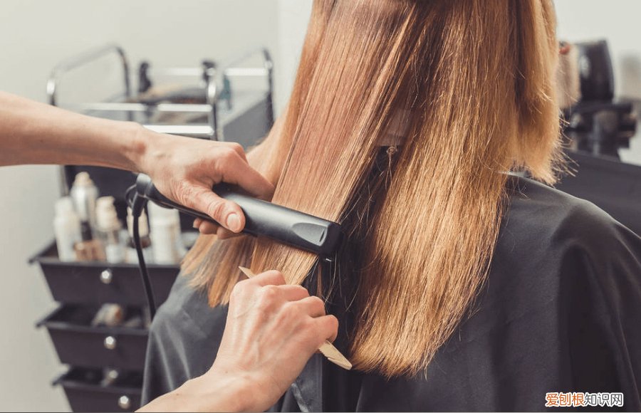 我头发每天都洗，变得干枯毛躁还很硬，怎么变回柔顺 头发毛躁怎么变得柔顺光滑