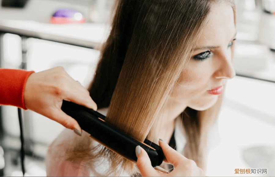 我头发每天都洗，变得干枯毛躁还很硬，怎么变回柔顺 头发毛躁怎么变得柔顺光滑