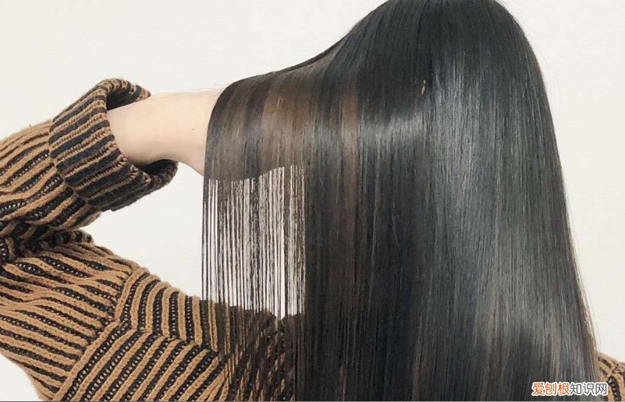 我头发每天都洗，变得干枯毛躁还很硬，怎么变回柔顺 头发毛躁怎么变得柔顺光滑