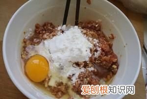 小白菜串丸子家常做法,小白菜汆丸子的做法窍门