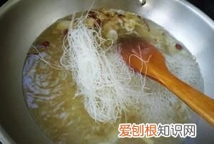 小白菜串丸子家常做法，小白菜汆丸子的做法窍门