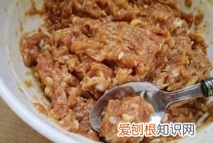 小白菜串丸子家常做法，小白菜汆丸子的做法窍门