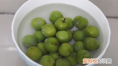 青梅泡酒要把青梅扎孔 青梅泡酒需要把青梅扎孔