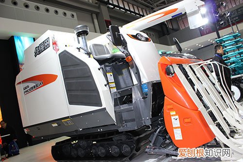 买半喂入水稻联合收获机的人多了。听问半喂入有优势吗?能买吗 水稻收割机