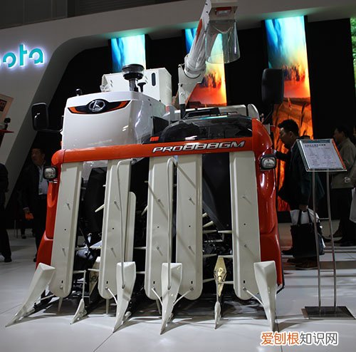 买半喂入水稻联合收获机的人多了。听问半喂入有优势吗?能买吗 水稻收割机