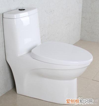 怎样疏通马桶用什么方法最好 马桶堵了怎么疏通方法