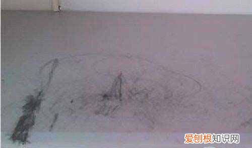 书桌上顽固的铅笔污渍怎么办 书桌上铅笔污渍去除技巧