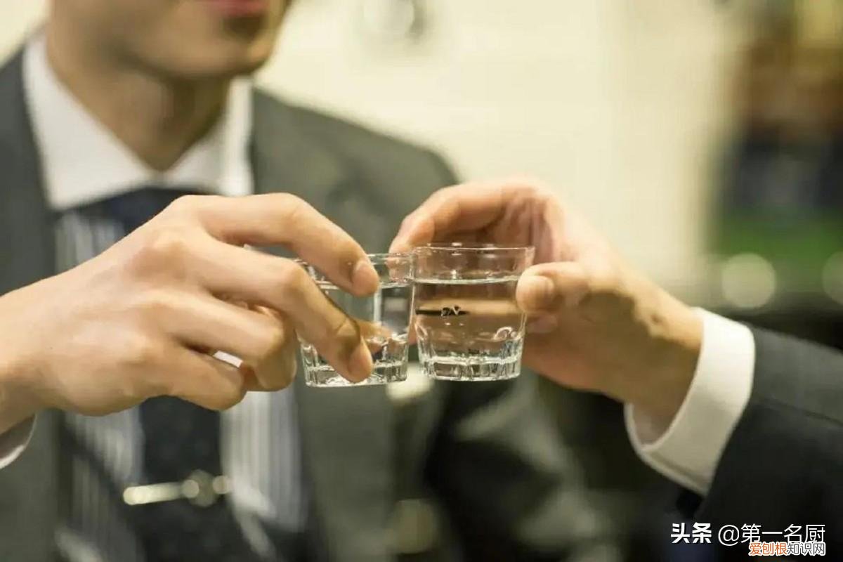 陪同领导请客户吃饭如何敬酒 请客户吃饭敬酒怎么说话