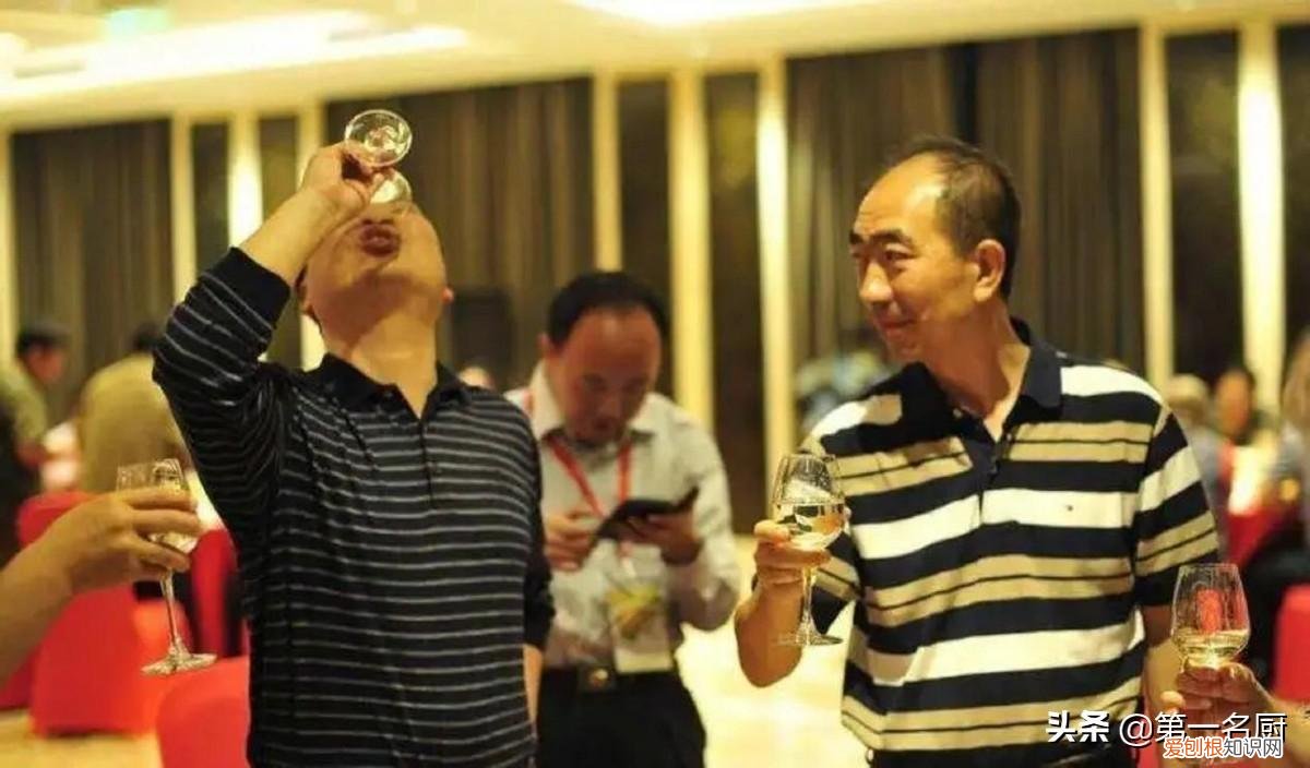 陪同领导请客户吃饭如何敬酒 请客户吃饭敬酒怎么说话